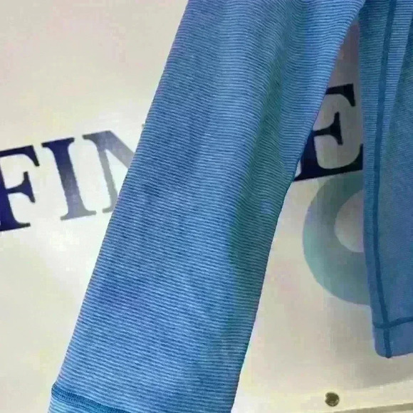 Kirkland Women’s long sleeve zip up - Picture 4 of 6